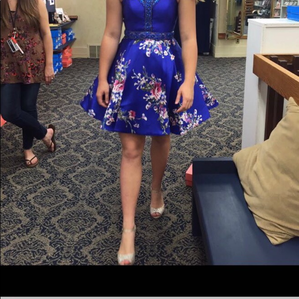 Homecoming dress - Picture 2 of 2